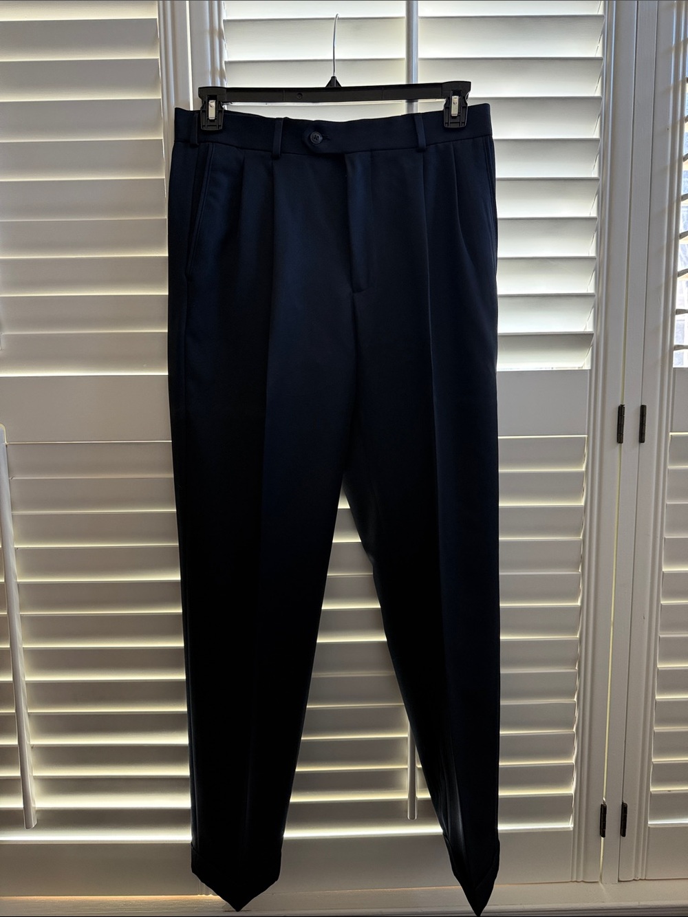 Roundtree & Yorke Men's Navy Pleated Dress Pants